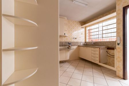 Casa para alugar com 218m², 5 quartos e 2 vagas Casa para alugar com 218m², 5 quartos e 2 vagasCozinha - Armários