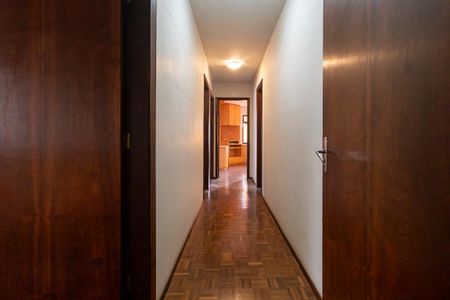 Casa para alugar com 218m², 5 quartos e 2 vagas Casa para alugar com 218m², 5 quartos e 2 vagasCorredor