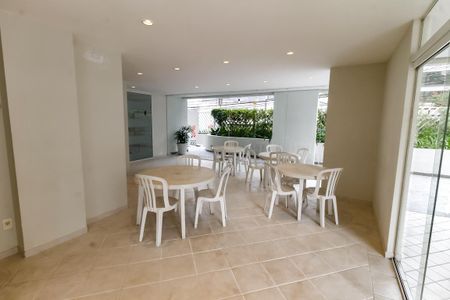 Apartamento à venda com 97m², 3 quartos e 2 vagasÁrea comum - Salão de festas