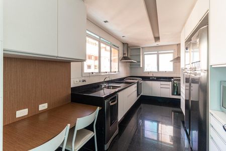 Apartamento à venda com 300m², 4 quartos e 4 vagasCozinha