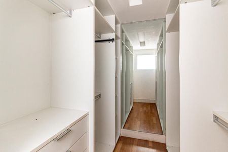 Apartamento à venda com 300m², 4 quartos e 4 vagasCloset da Suíte 1