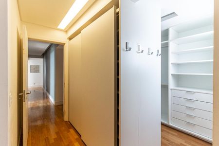 Apartamento à venda com 300m², 4 quartos e 4 vagasSuíte 1