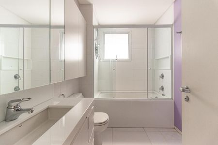 Apartamento à venda com 300m², 4 quartos e 4 vagasBanheiro Social