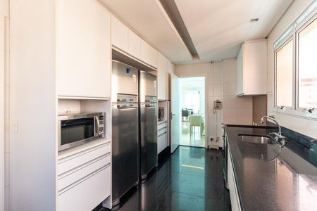 Apartamento à venda com 300m², 4 quartos e 4 vagasCozinha