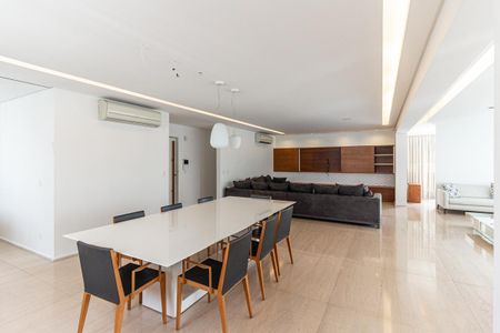 Apartamento à venda com 300m², 4 quartos e 4 vagasSala