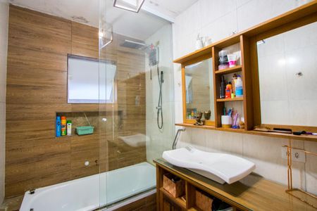 Casa à venda com 175m², 4 quartos e 2 vagasBanheiro social 1