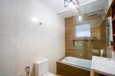 Casa à venda com 175m², 4 quartos e 2 vagasBanheiro social 1