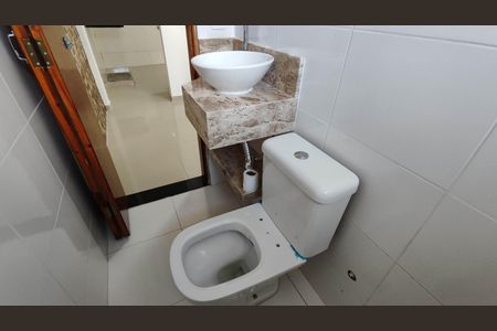 Banheiro de casa para alugar com 1 quarto, 35m² em Jardim Yone, Ferraz de Vasconcelos