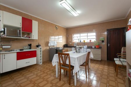 Casa à venda com 176m², 3 quartos e 2 vagasCozinha 