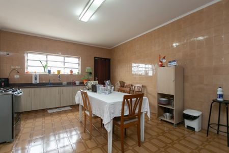 Casa à venda com 176m², 3 quartos e 2 vagasCozinha 