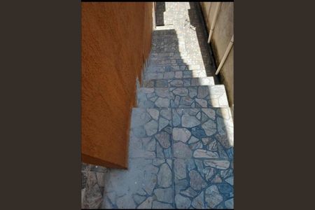 Casa à venda com 54m², 1 quarto e 2 vagasEscada