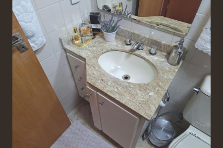 Apartamento à venda com 67m², 3 quartos e 2 vagasBanheiro quarto 2