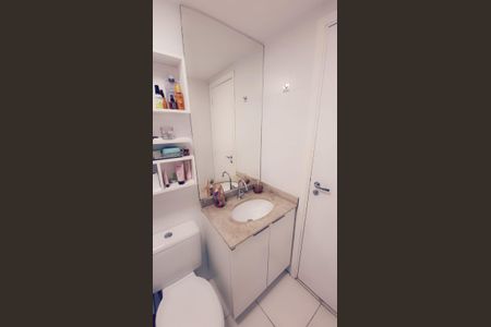 Apartamento à venda com 66m², 2 quartos e 1 vaga Apartamento à venda com 66m², 2 quartos e 1 vagaBanheiro