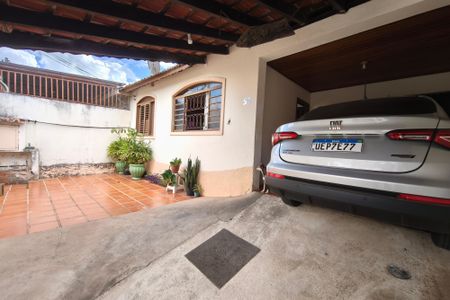 Casa à venda com 121m², 2 quartos e 2 vagas Casa à venda com 121m², 2 quartos e 2 vagasQuintal - Garagem