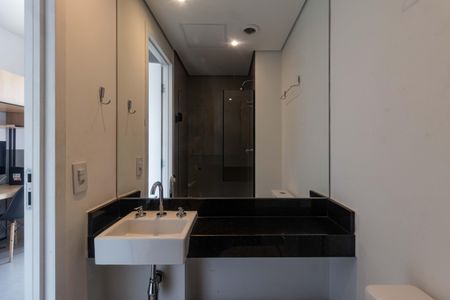 Banheiro de kitnet/studio para alugar com 1 quarto, 21m² em Perdizes, São Paulo