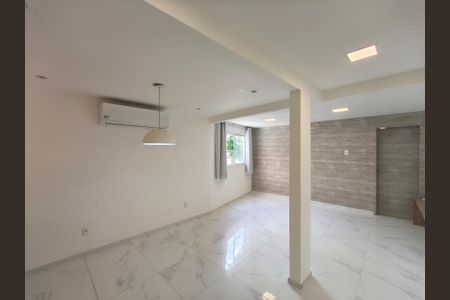 Sala de apartamento para alugar com 1 quarto, 75m² em Curicica, Rio de Janeiro