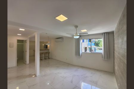 Sala de apartamento para alugar com 1 quarto, 75m² em Curicica, Rio de Janeiro