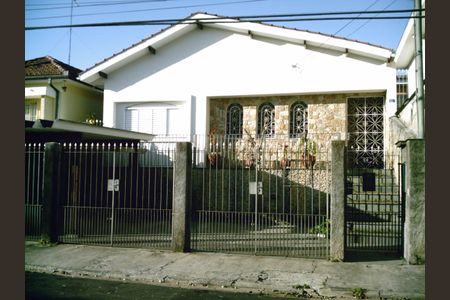 Casa à venda com 250m², 3 quartos e 3 vagasFachada
