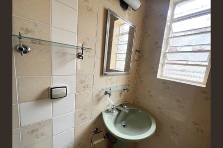 Banheiro de casa à venda com 3 quartos, 250m² em Vila Romero, São Paulo