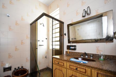 Casa para alugar com 350m², 3 quartos e 3 vagasbanheiro corredor