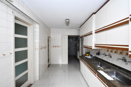 Casa para alugar com 350m², 3 quartos e 3 vagascozinha