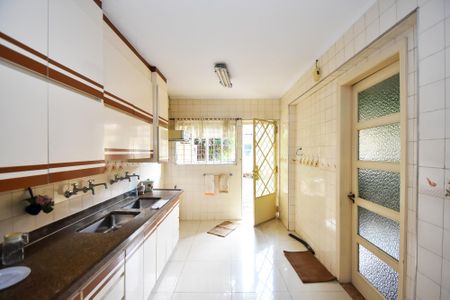 Casa para alugar com 350m², 3 quartos e 3 vagascozinha