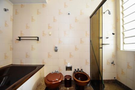 Casa para alugar com 350m², 3 quartos e 3 vagasbanheiro corredor