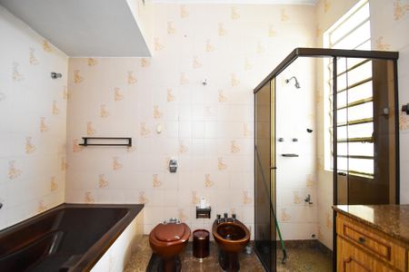 Casa para alugar com 350m², 3 quartos e 3 vagasbanheiro corredor