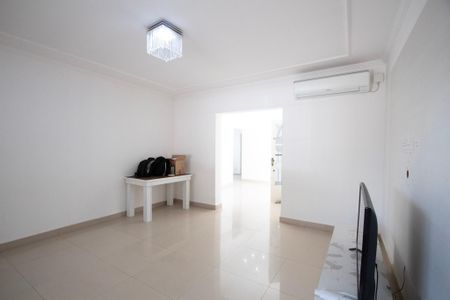 Casa para alugar com 170m², 3 quartos e 4 vagasSala