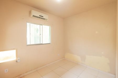 Quarto 1 de casa para alugar com 2 quartos, 55m² em Santa Cruz, Rio de Janeiro