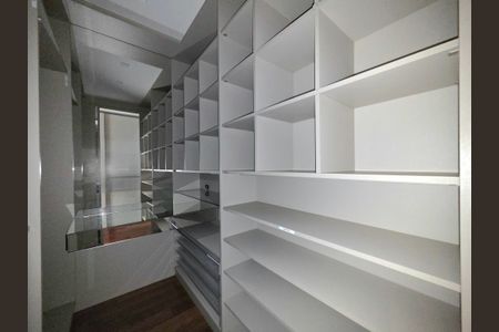 Apartamento para alugar com 228m², 4 quartos e 4 vagasCloset da Suíte 3