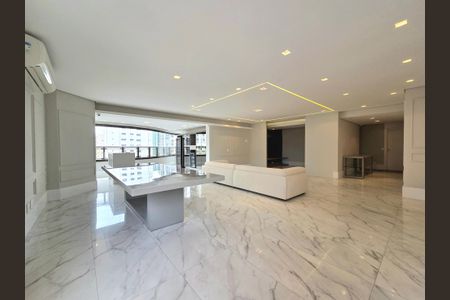Apartamento para alugar com 228m², 4 quartos e 4 vagasSala