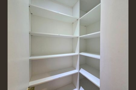 Apartamento para alugar com 228m², 4 quartos e 4 vagasArmário Corredor 