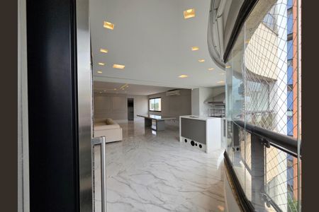 Apartamento para alugar com 228m², 4 quartos e 4 vagasVaranda