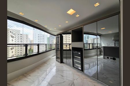 Apartamento para alugar com 228m², 4 quartos e 4 vagasVaranda
