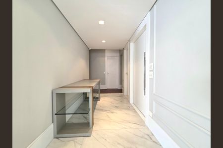 Apartamento para alugar com 228m², 4 quartos e 4 vagasCorredor Entrada
