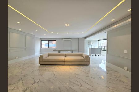 Apartamento para alugar com 228m², 4 quartos e 4 vagasSala