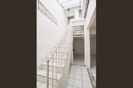 Casa para alugar com 160m², 4 quartos e 1 vagaEscada