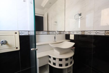 Apartamento à venda com 66m², 3 quartos e 2 vagasBanheiro da Suíte