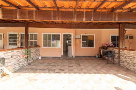 Casa de condomínio para alugar com 56m², 2 quartos e 2 vagasFachada