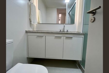 Apartamento para alugar com 65m², 2 quartos e 1 vagaBanheiro social 