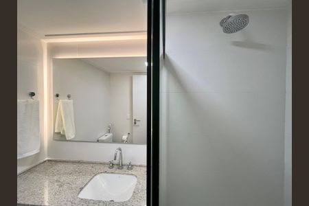 Apartamento para alugar com 65m², 2 quartos e 1 vagaBanheiro social 