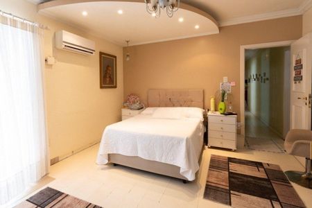 Casa para alugar com 330m², 5 quartos e 5 vagas