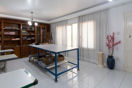 Casa para alugar com 330m², 5 quartos e 5 vagas