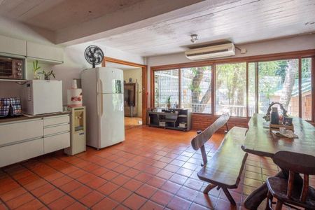 Casa para alugar com 330m², 5 quartos e 5 vagas