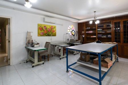 Casa para alugar com 330m², 5 quartos e 5 vagas