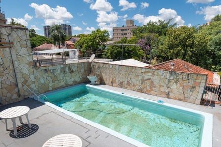 Casa para alugar com 330m², 5 quartos e 5 vagas