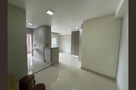 Sala de apartamento para alugar com 1 quarto, 42m² em Empresarial 18 do Forte, Barueri