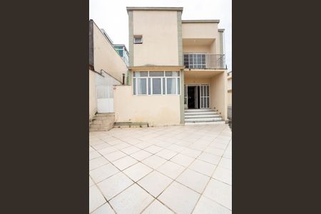 Casa para alugar com 250m², 3 quartos e 3 vagas Casa para alugar com 250m², 3 quartos e 3 vagasFachada e garagem