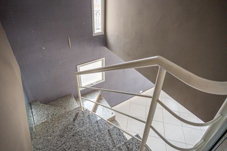 Casa para alugar com 250m², 3 quartos e 3 vagas Casa para alugar com 250m², 3 quartos e 3 vagasEscada